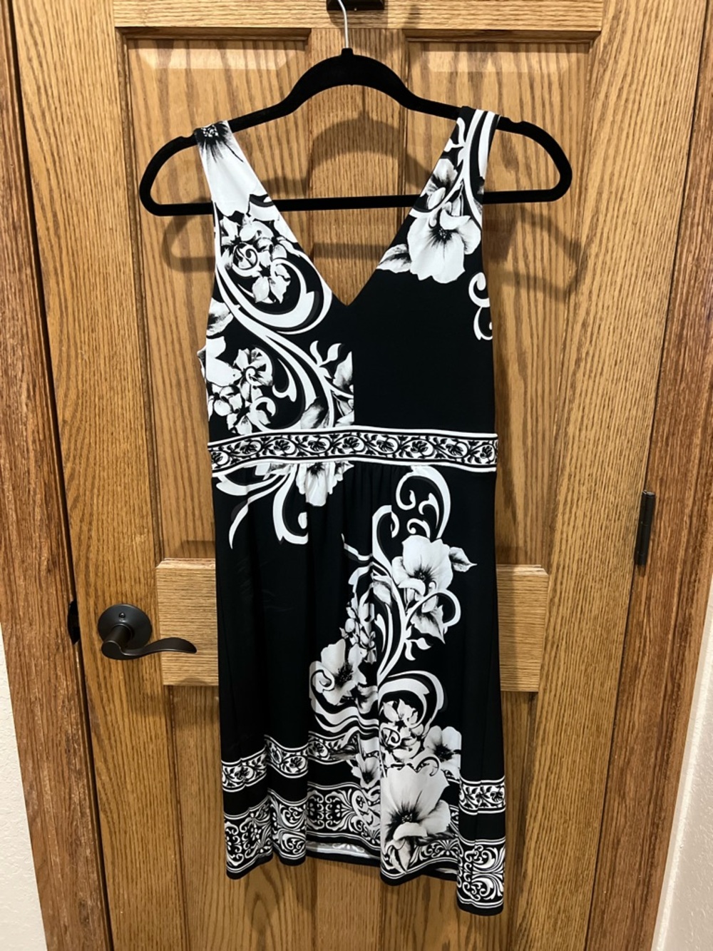 White House Black Market Black and White Floral V-Neck Mini Dress